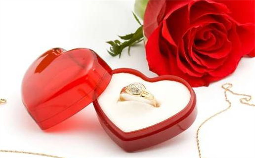 1995闰八月女孩什么命(95属猪的正缘在哪一年)